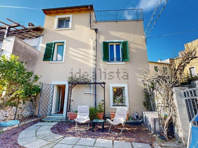 Villetta indipendente in vendita di 198 m² in Via Poggio, 129