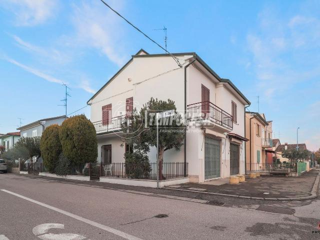 Villetta indipendente in vendita di 198 m² in Via Trieste