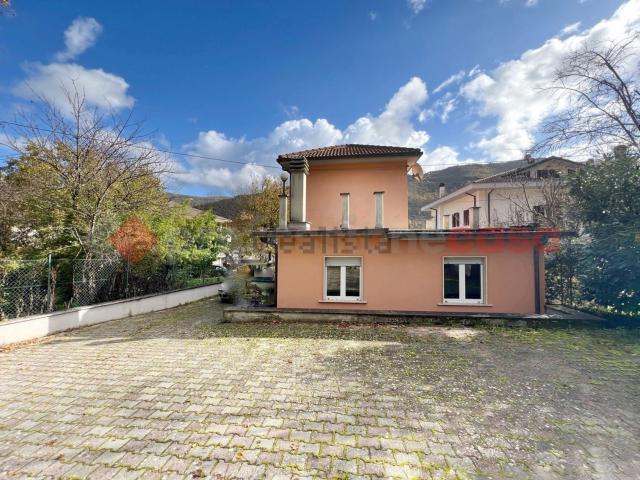 Villetta indipendente in vendita di 200 m²