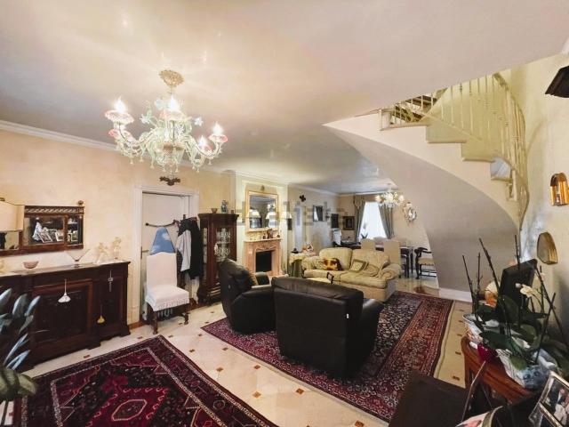Villetta indipendente in vendita di 200 m²