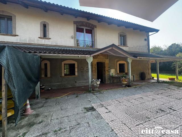 Villetta indipendente in vendita di 200 m² in Via Colombaro
