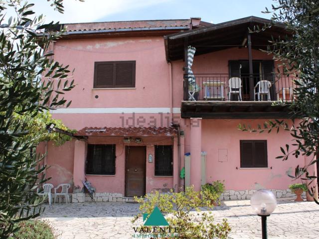 Villetta indipendente in vendita di 200 m² in Via Colle Mainello