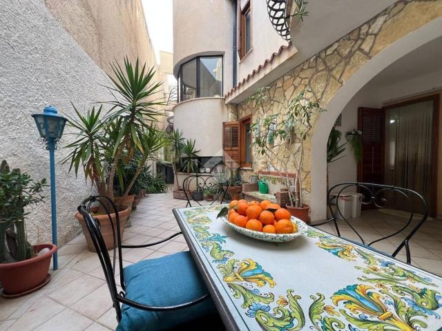 Villetta indipendente in vendita di 200 m² in Via Commendator Sebastiano Simone, 51