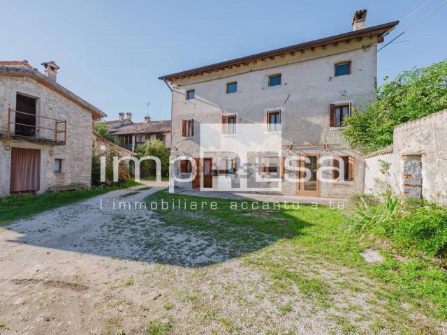 Villetta indipendente in vendita di 200 m² in Via Cavallotto