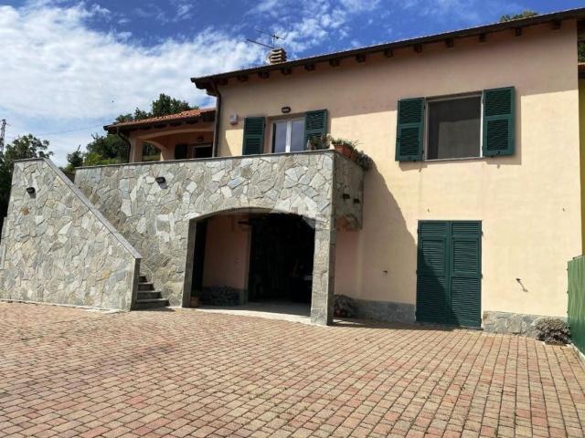 Villetta indipendente in vendita di 200 m² in Via Campi, 9