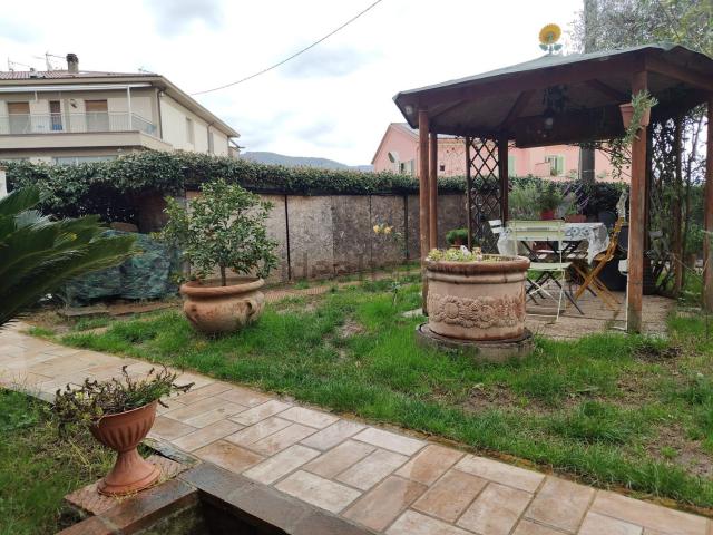 Villetta indipendente in vendita di 200 m² in Via Canale