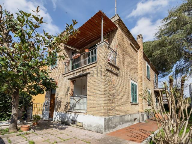 Villetta indipendente in vendita di 200 m² in Via Carlo Francesco Bellingeri
