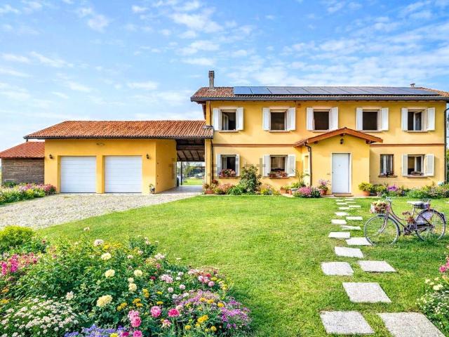 Villetta indipendente in vendita di 200 m² in Via cascina Candiana