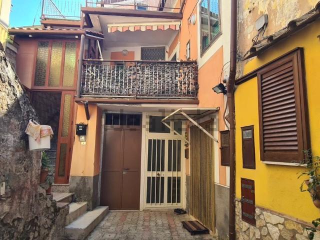Villetta indipendente in vendita di 200 m² in Via Casa Longo, 4