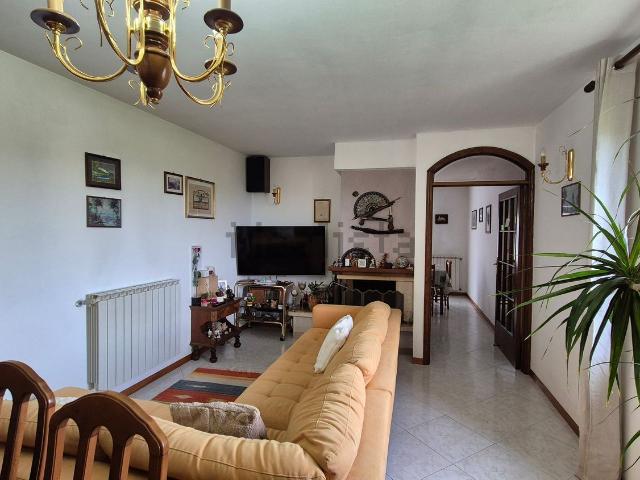 Villetta indipendente in vendita di 200 m² in Via Casella Alta