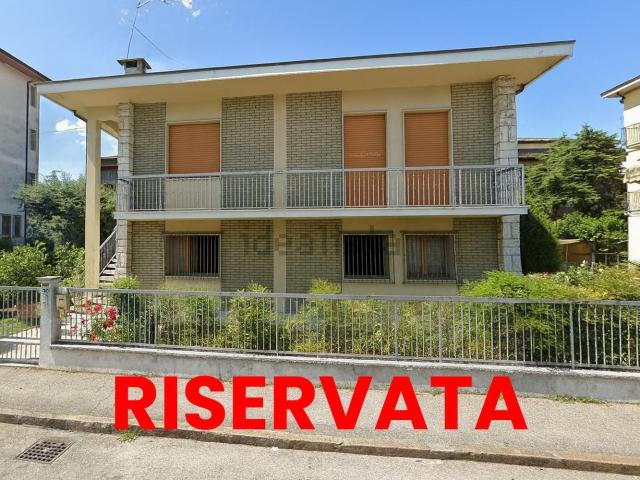 Villetta indipendente in vendita di 200 m² in Via Casette