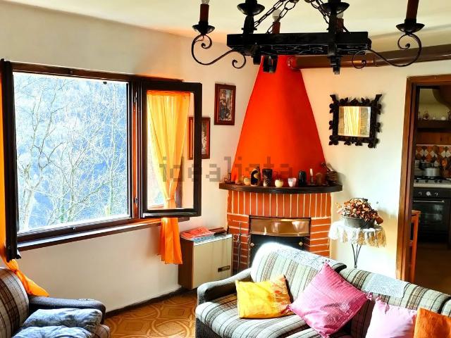 Villetta indipendente in vendita di 200 m² in Via Crealla