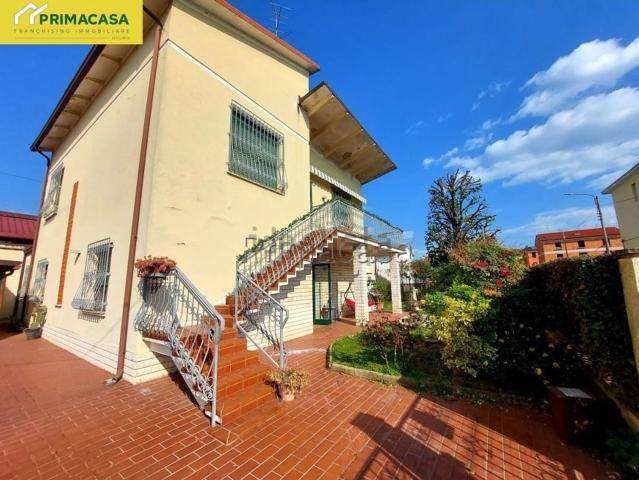 Villetta indipendente in vendita di 200 m² in Via A. Manzoni