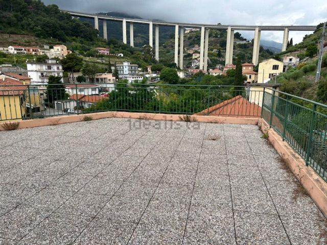 Villetta indipendente in vendita di 200 m² in Via Anacleto Hughes, 6
