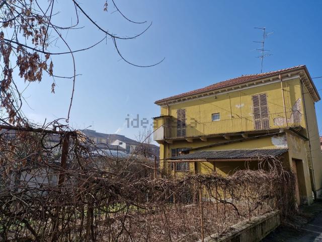 Villetta indipendente in vendita di 200 m² in Via Alessandro Manzoni
