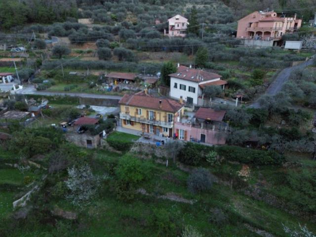 Villetta indipendente in vendita di 200 m² in Via Aquila