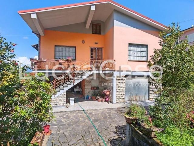 Villetta indipendente in vendita di 200 m² in Via G. Giusti