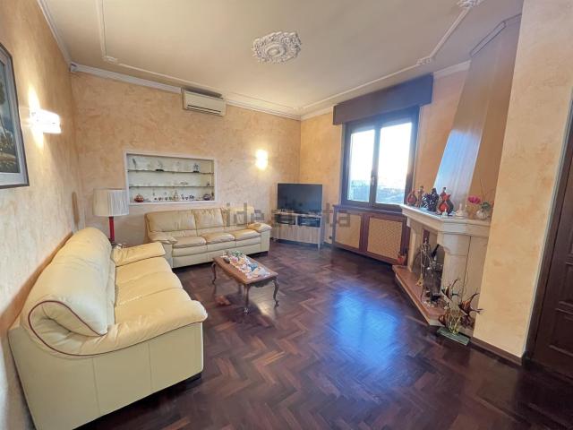 Villetta indipendente in vendita di 200 m² in Via Gorizia