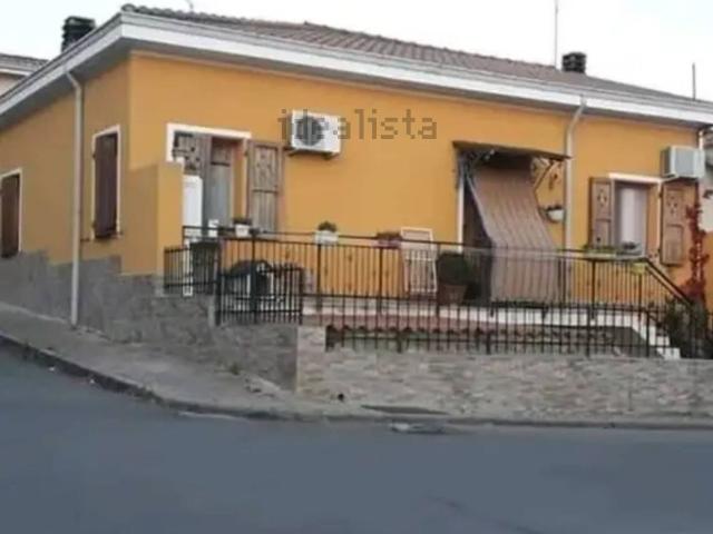 Villetta indipendente in vendita di 200 m² in Via Giuseppe Pirastru