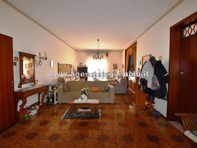 Villetta indipendente in vendita di 200 m² in Via Dante Alighieri