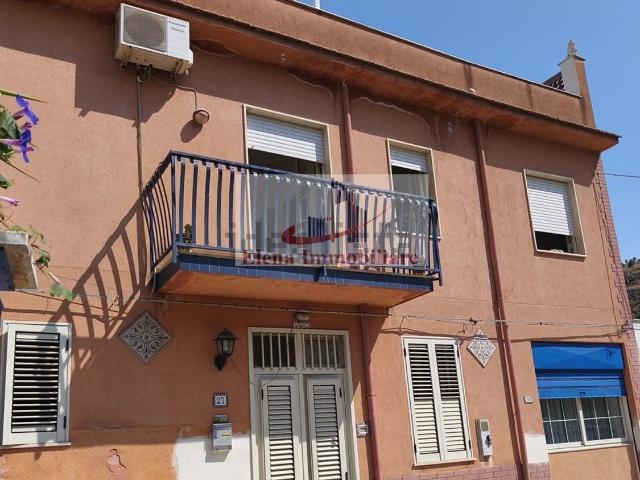 Villetta indipendente in vendita di 200 m² in Via dei Caprifoglio, 18