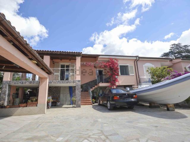 Villetta indipendente in vendita di 200 m² in Via del Brenta, 10