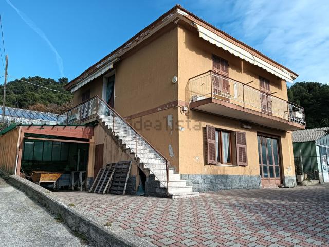 Villetta indipendente in vendita di 200 m² in Via del Fonti