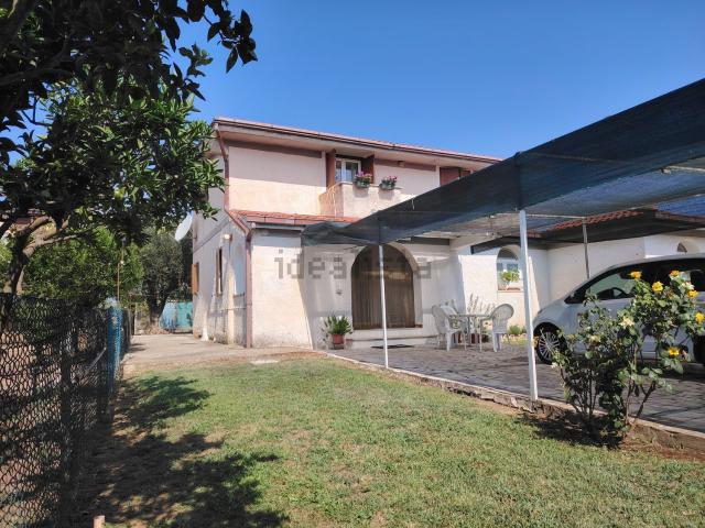 Villetta indipendente in vendita di 200 m² in Via delle Azalee
