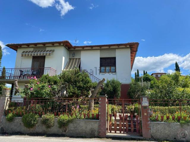 Villetta indipendente in vendita di 200 m² in Via delle Ville