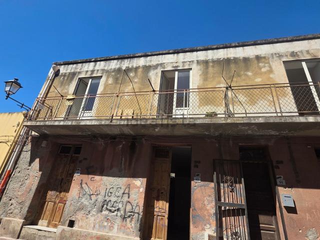 Villetta indipendente in vendita di 200 m² in Via E. Cosenz