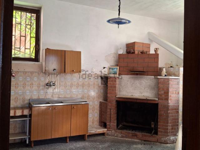 Villetta indipendente in vendita di 200 m² in Via E. Riola