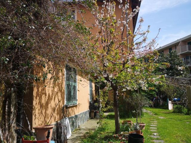 Villetta indipendente in vendita di 200 m² in Via Evasio Montanella