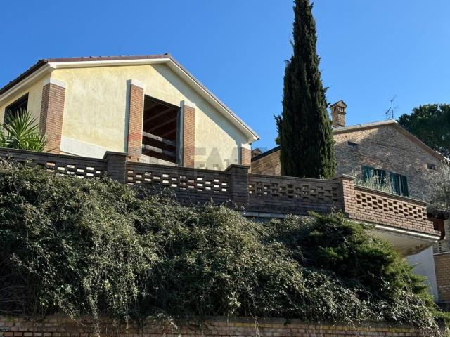 Villetta indipendente in vendita di 200 m² in Via Ferro di Cavallo