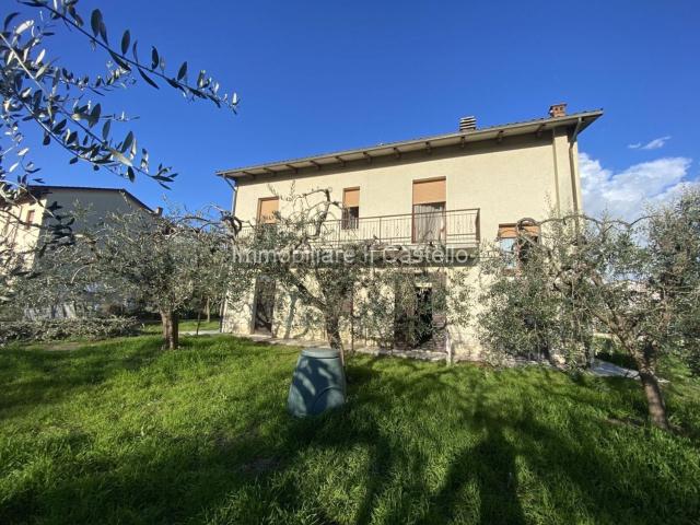 Villetta indipendente in vendita di 200 m² in Via Firenze