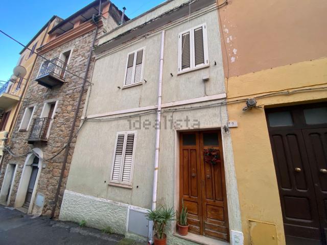 Villetta indipendente in vendita di 200 m² in Via Funtana Inzas