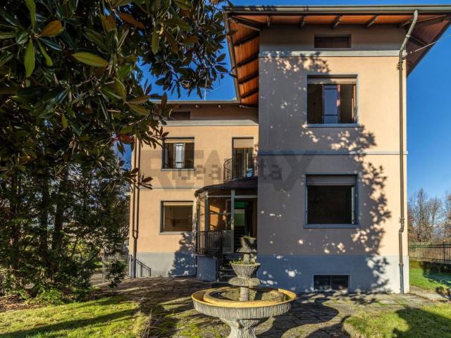 Villetta indipendente in vendita di 200 m² in Via IV Novembre, 10