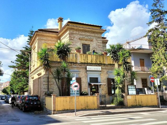 Villetta indipendente in vendita di 200 m² in Via Ovidio