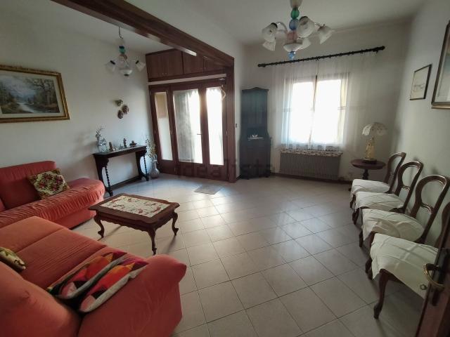 Villetta indipendente in vendita di 200 m² in Via Lovarini