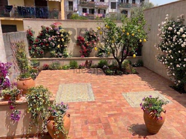 Villetta indipendente in vendita di 200 m² in Via la Rosa, 67