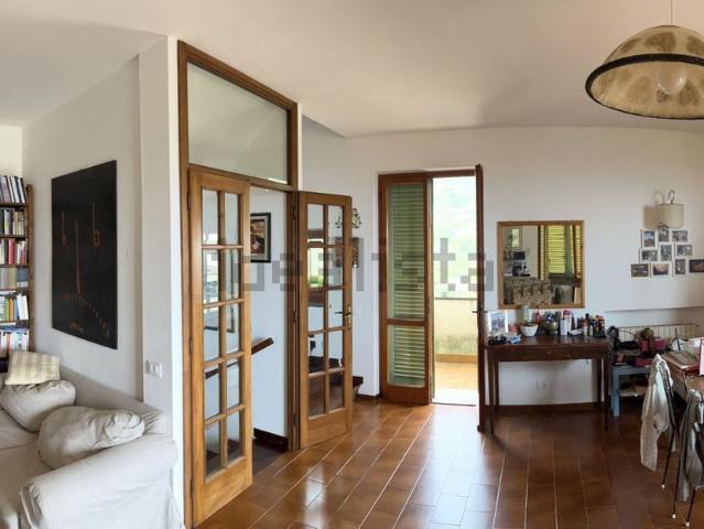 Villetta indipendente in vendita di 200 m² in Via lenzetti