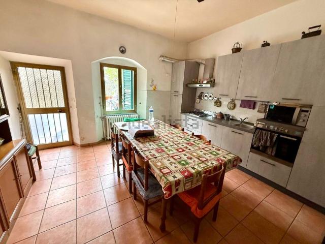 Villetta indipendente in vendita di 200 m² in Via Livornese