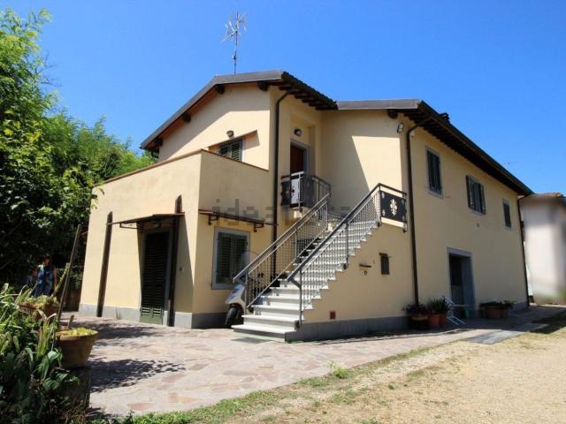 Villetta indipendente in vendita di 200 m² in Via Montecarlo