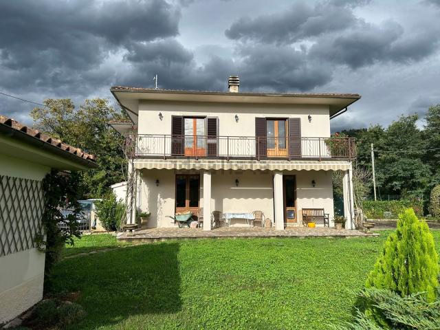 Villetta indipendente in vendita di 200 m² in Via Santa Lucia