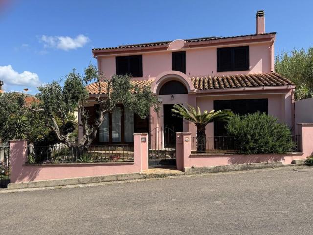 Villetta indipendente in vendita di 200 m² in Via Porrino