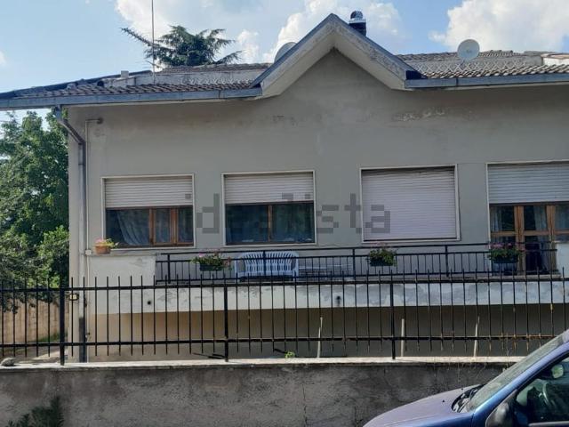 Villetta indipendente in vendita di 200 m² in Via Palentina, 33