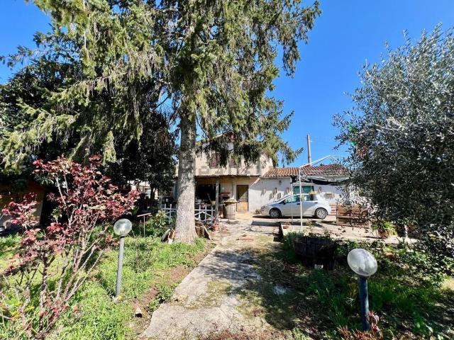 Villetta indipendente in vendita di 200 m² in Via Prenestina Antica