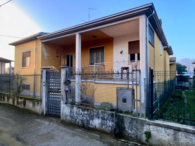 Villetta indipendente in vendita di 200 m² in Via Primo Maggio, 18