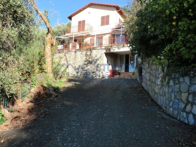 Villetta indipendente in vendita di 200 m² in Via Principe Amedeo