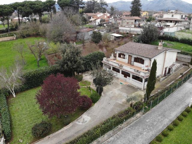 Villetta indipendente in vendita di 200 m² in Via Quadrelle, 199