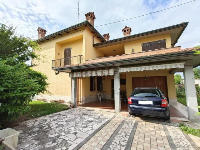 Villetta indipendente in vendita di 200 m² in Via Quarto dei Mille, 15